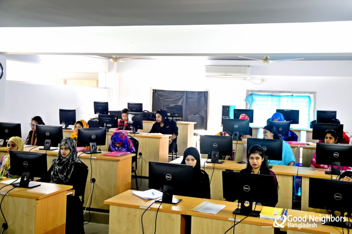 Graphic Designer Career Guide: Skills, Salary & Job Opportunities in 2026